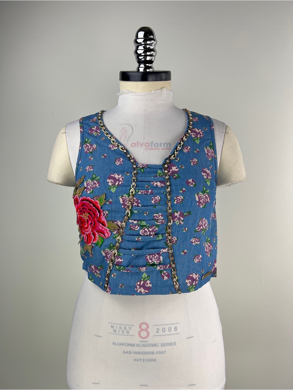 💚 3906. Floral Embroidered Applique Blue Crop Top